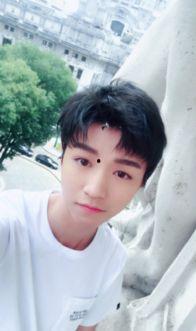 娱乐圈吃瓜王俊凯是谁,王俊凯疑云重重，恋情、绯闻不断，真相究竟如何？