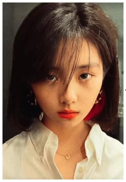 娱乐圈吃瓜小妹妹是谁,揭秘神秘网络红人的幕后故事 第3张 娱乐圈吃瓜小妹妹是谁,揭秘神秘网络红人的幕后故事 第3张