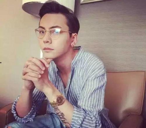 戴眼镜吃瓜娱乐圈博主,揭秘娱乐圈幕后真相 第2张 戴眼镜吃瓜娱乐圈博主,揭秘娱乐圈幕后真相 第2张
