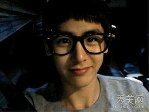戴眼镜吃瓜娱乐圈博主,揭秘娱乐圈幕后真相 第3张 戴眼镜吃瓜娱乐圈博主,揭秘娱乐圈幕后真相 第3张