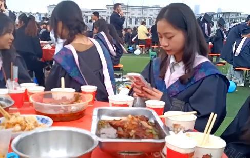 娱乐吃瓜酱中国才有的仪式感,揭秘娱乐吃瓜酱的神秘仪式 第3张 娱乐吃瓜酱中国才有的仪式感,揭秘娱乐吃瓜酱的神秘仪式 第3张