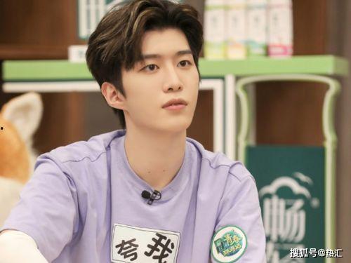 娱乐吃瓜君黄明昊范丞丞,娱乐吃瓜界的双星闪耀  第2张