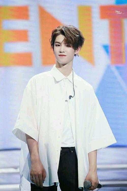 娱乐吃瓜君黄明昊范丞丞,娱乐吃瓜界的双星闪耀  第3张