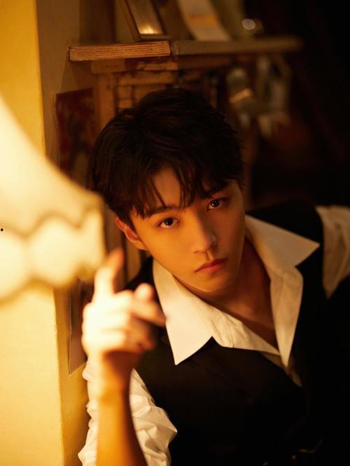 娱乐圈吃瓜背景图女男主,瓜田里的爱情纠葛 第3张 娱乐圈吃瓜背景图女男主,瓜田里的爱情纠葛 第3张