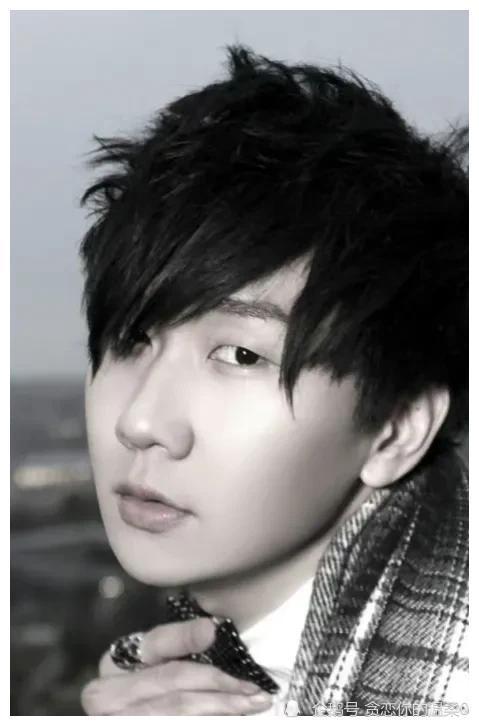 穿书吃瓜娱乐圈文女主,吃瓜女主的逆袭之路  第3张